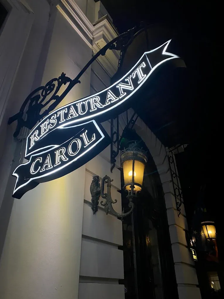 Firma Restaurant Carol, noaptea